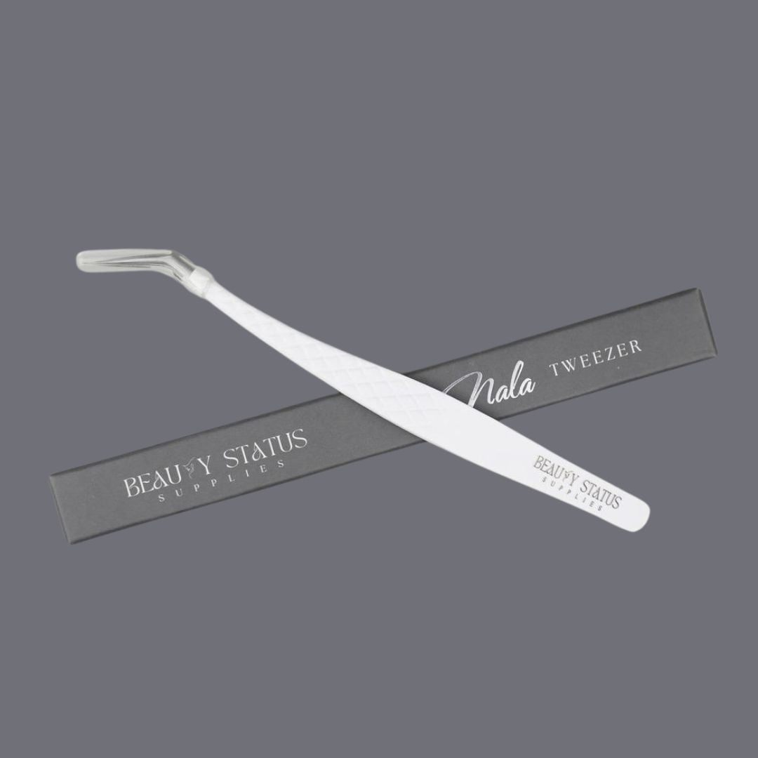 Nala Lash Tweezers